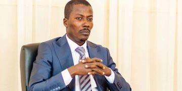 ÉDITORIAL, Derrière les officines…