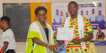 CÉRÉMONIE DE FIN DE FORMATION AU JOURNAL L&rsquo;ÉTUDIANT NOIR, La 3è promotion prend son envol sous les ailes de Angela Kpéidja