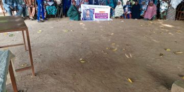 AVEC L’APPUI DU PAEG À OUASSA-PÉHUNCO, Bélou Hélène Tokou sensibilise la population de Tobré sur les Vbg