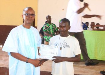 FORMATION GRATUITE EN MONTAGE D’ANTENNE PARABOLIQUE ET AUTRES, Michel Dègbo jette une bouée de sauvetage aux jeunes de Sô-Ava