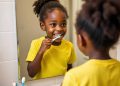 HYGIENE BUCCO-DENTAIRE CHEZ LES ENFANTS, Le point de départ d’une bouche saine et des dents solides . « Un enfant qui acquiert une bonne hygiène bucco-dentaire est un adulte que l’on sauve », dixit Dr. Carlos Tolomè