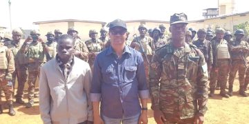 CÉLÉBRATION DU NOUVEL AN, Le préfet Djibril Mama Cissé partage un moment épique avec les soldats à Kalalé