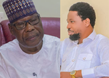 POUR LA LIBÉRATION DES  »PRISONNIERS POLITIQUES », Un jeune ancien opposant de Parakou pleure aux pieds de Boni Yayi . «Le Président Patrice Talon nous a montré sa puissance… rien ni personne ne peut l’arrêter».