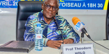 ‎RÉORGANISATION INSTITUTIONNELLE AU BÉNIN, Théodore Holo prévient de sa démission du Sénat